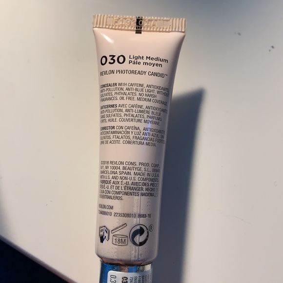 REVLON CONCEALER - Picture 2 of 2